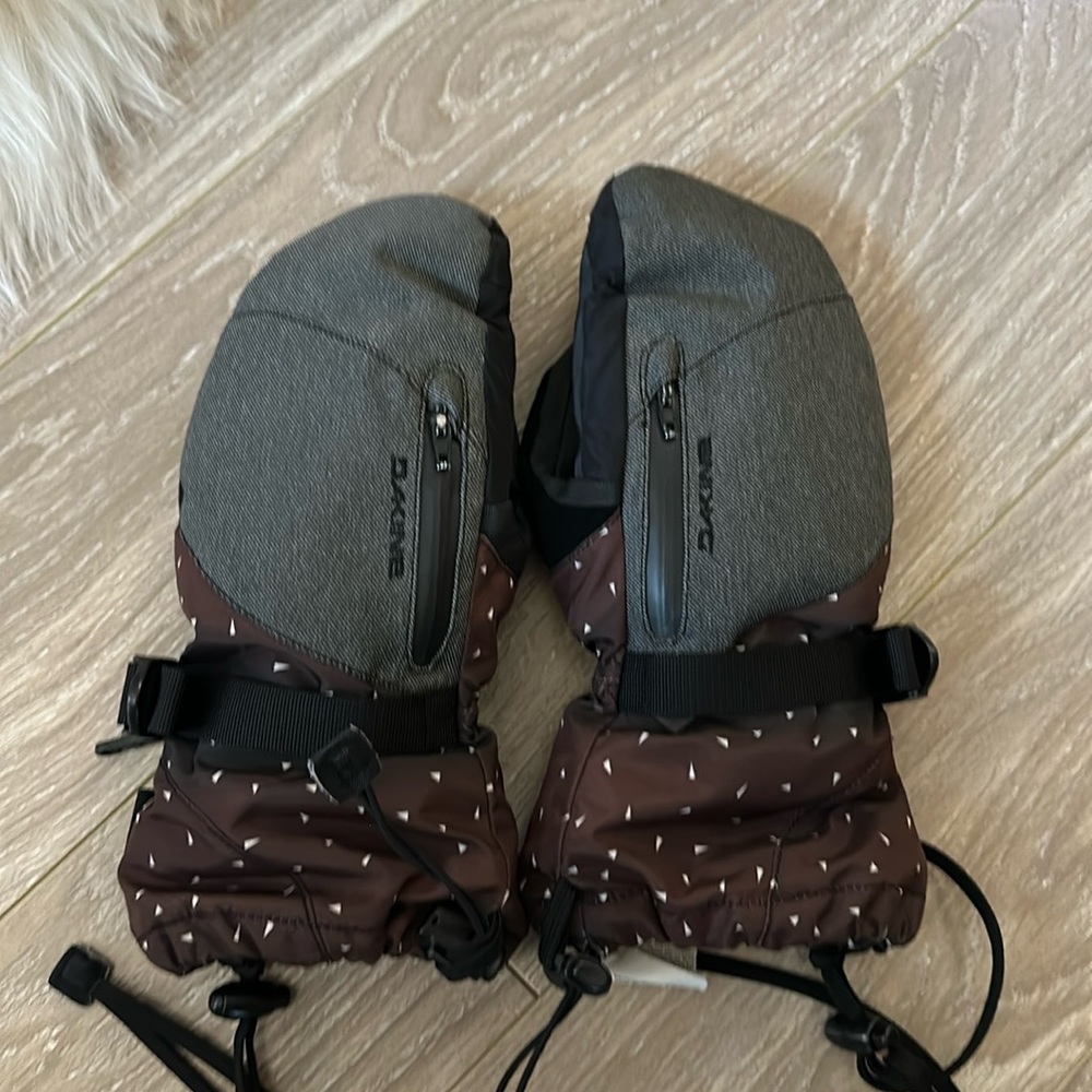 Dakine women’s mittens size M 7